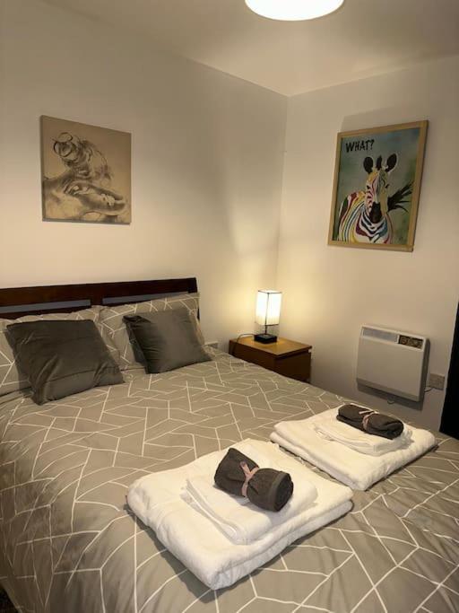 Apartamento Entire Flat In Ealing Londres Exterior foto