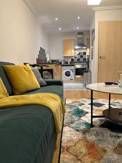 Apartamento Entire Flat In Ealing Londres Exterior foto