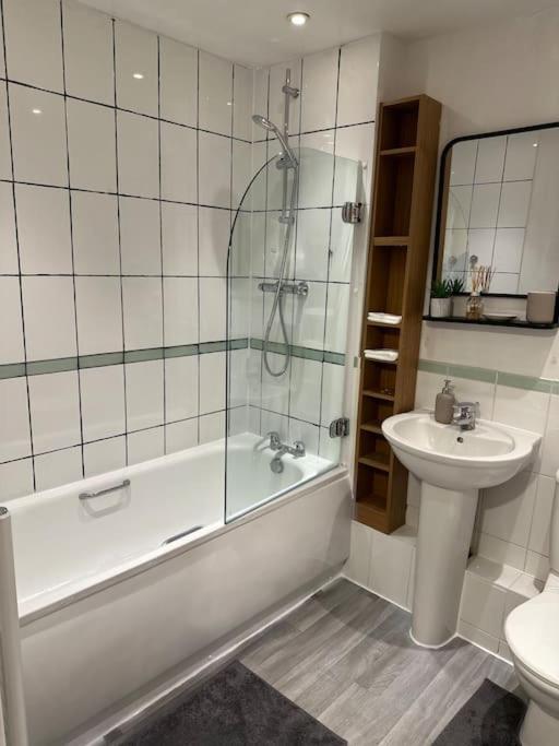 Apartamento Entire Flat In Ealing Londres Exterior foto
