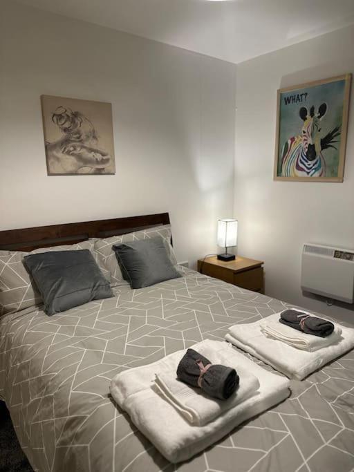 Apartamento Entire Flat In Ealing Londres Exterior foto