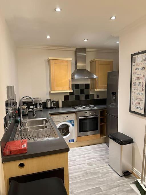 Apartamento Entire Flat In Ealing Londres Exterior foto