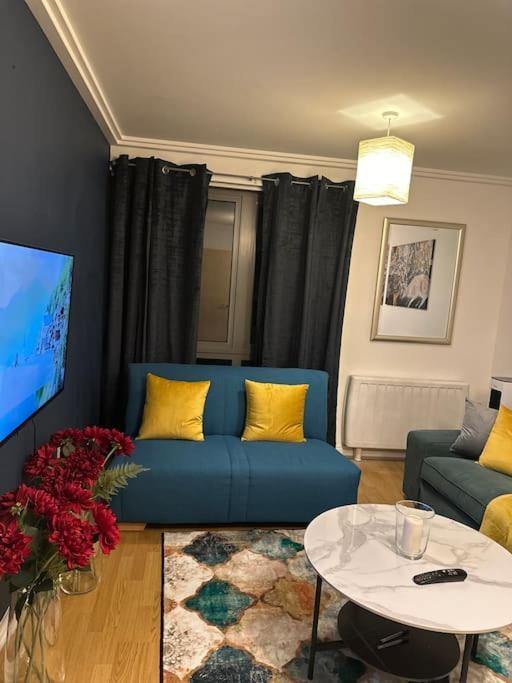 Apartamento Entire Flat In Ealing Londres Exterior foto