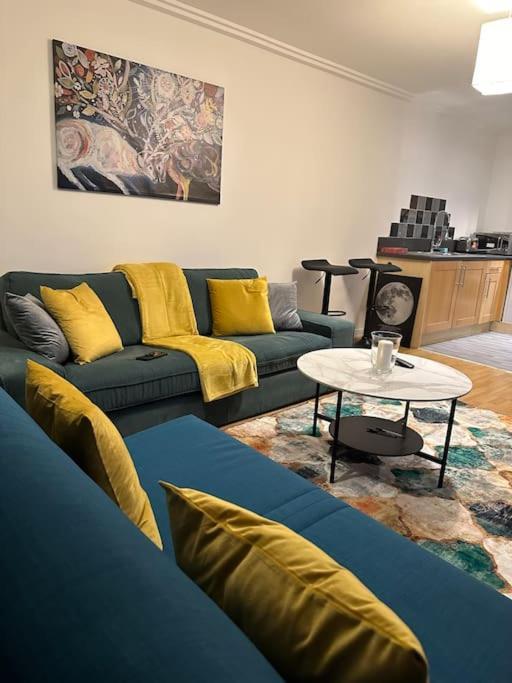 Apartamento Entire Flat In Ealing Londres Exterior foto